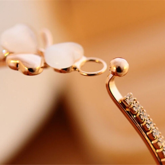 Lucky Clover Heart Cluster Gold Bangle Bracelet - Picture 5 of 8